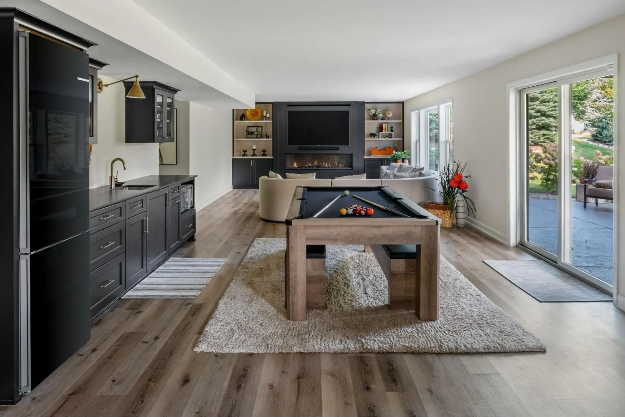 basement-with-gaming-table